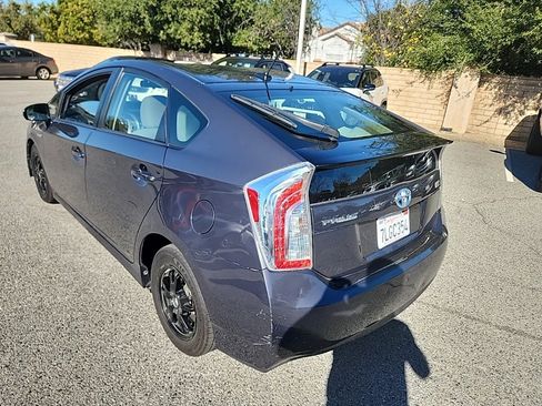 Used 2015 Toyota Prius Three image 3