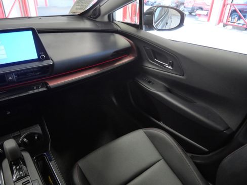 Used 2023 Toyota Prius Prime Premium image 12