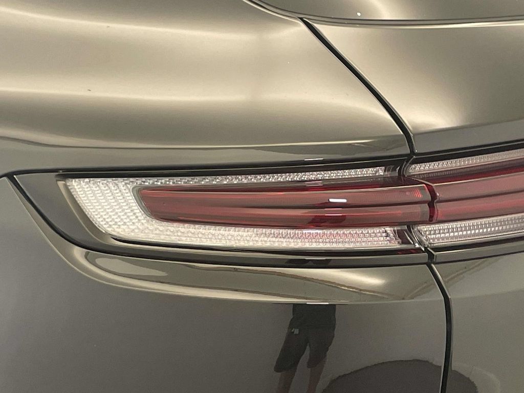 Certified 2025 Porsche Cayenne AWD/4WD image 16