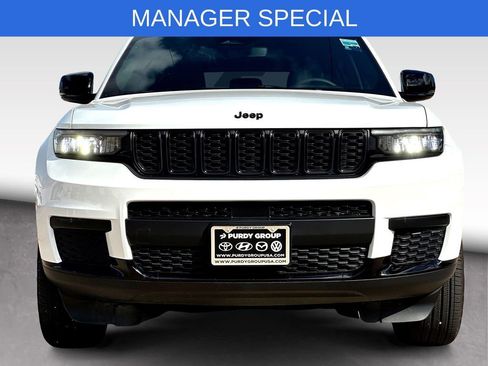 Used 2024 Jeep Grand Cherokee L Laredo AWD/4WD image 3