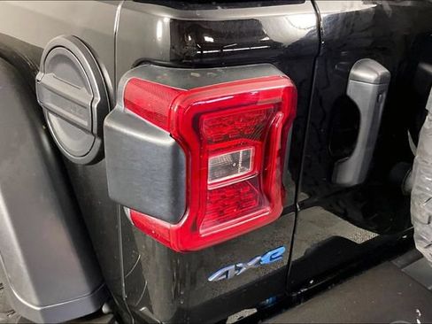 Used 2023 Jeep Wrangler Unlimited Rubicon 4xe w/ Cold Weather Group AWD/4WD image 22