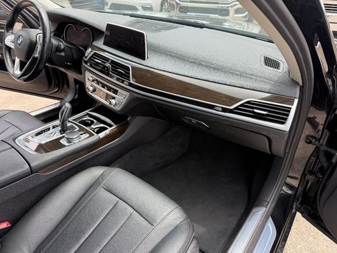 Used 2017 BMW 740i RWD image 10