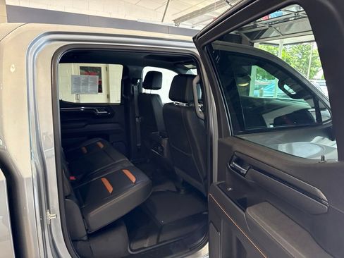 Used 2025 GMC Sierra 1500 AT4 w/ AT4 Premium Package AWD/4WD image 14