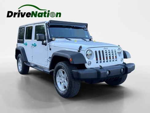 Used 2014 Jeep Wrangler Unlimited Sport w/ Quick Order Package 24S AWD/4WD image 3