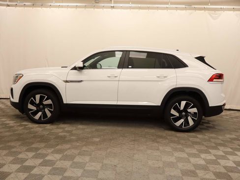 Certified 2025 Volkswagen Atlas Cross Sport SE image 2