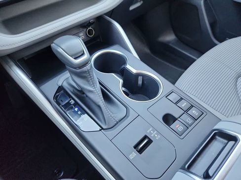 Certified 2023 Toyota Highlander LE image 21