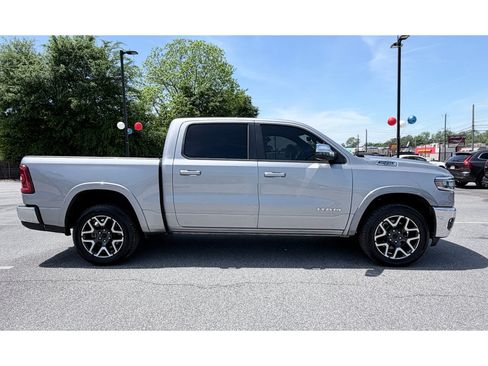 Used 2025 RAM 1500 Laramie AWD/4WD image 4