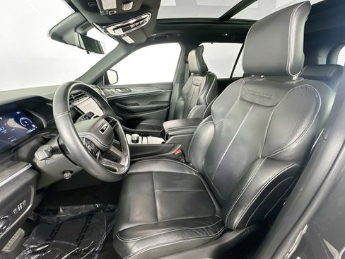 Used 2022 Jeep Grand Cherokee Overland w/ Luxury Tech Group IV image 22