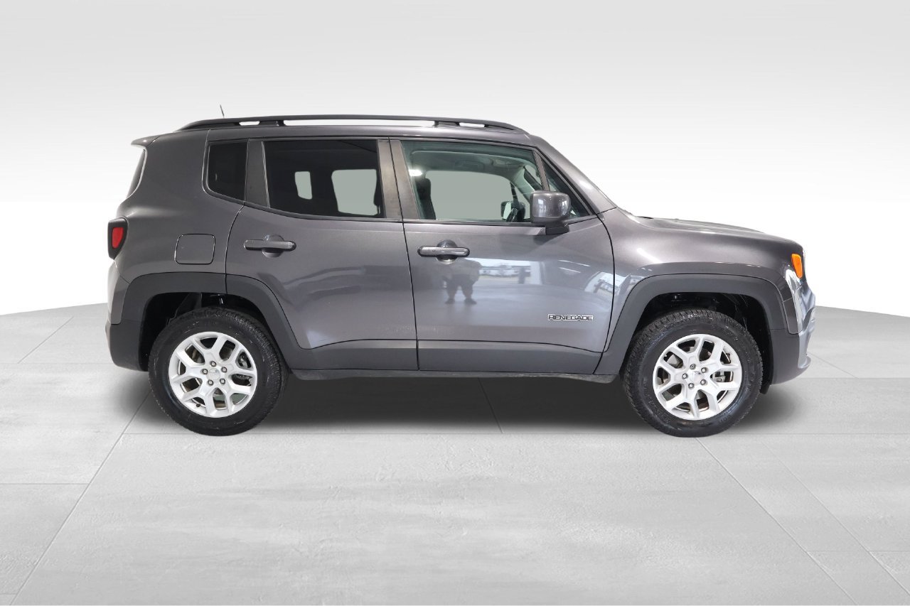 Used 2018 Jeep Renegade Latitude w/ Cold Weather Group AWD/4WD image 4