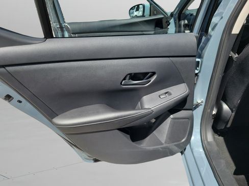 Used 2025 Nissan Sentra SV FWD image 13