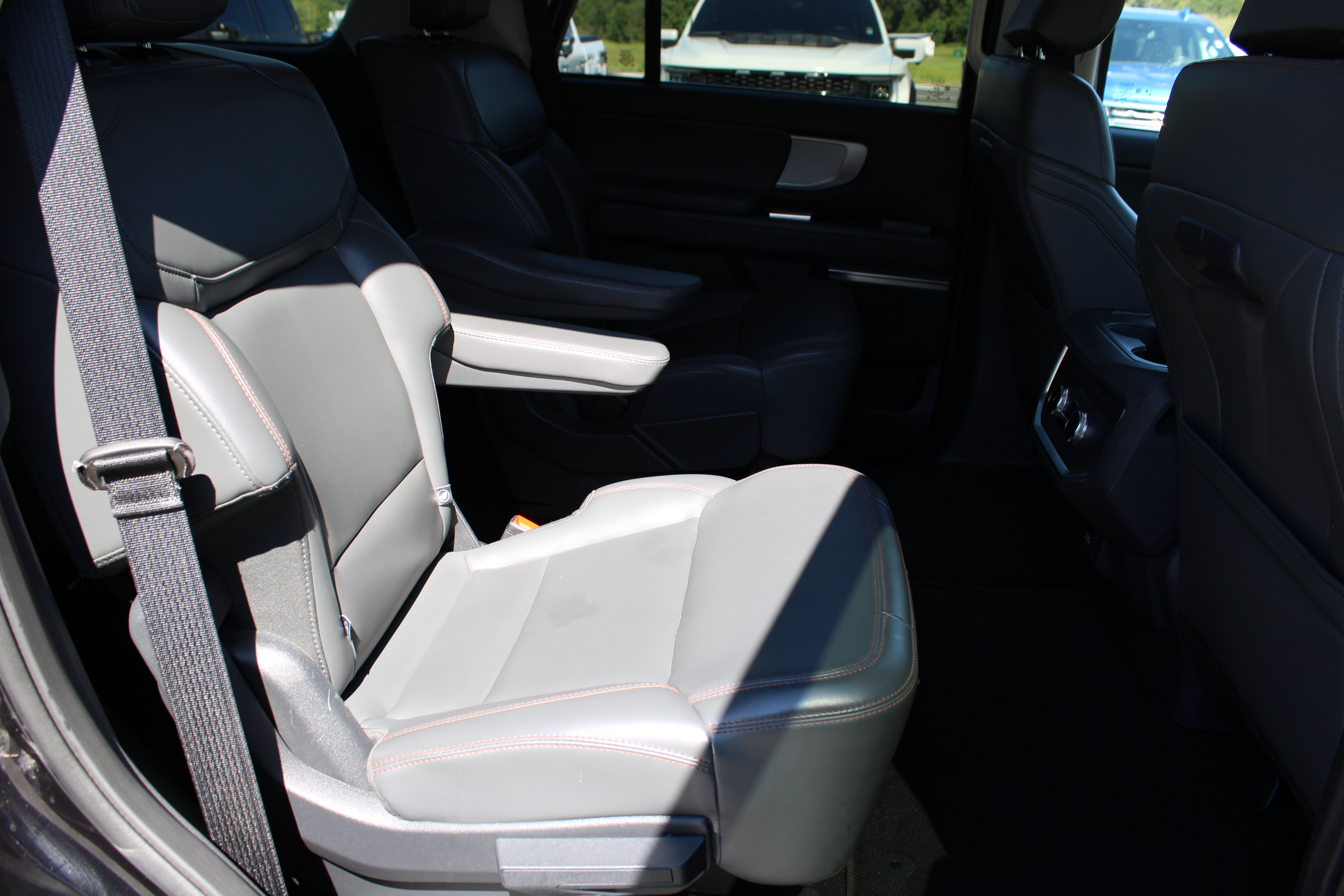 Used 2025 Ford Expedition Active AWD/4WD image 16