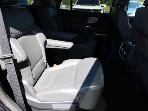 Used 2025 Ford Expedition Active AWD/4WD image 16
