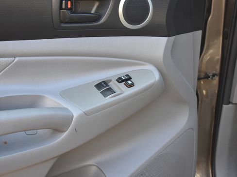 Used 2011 Toyota Tacoma PreRunner w/ TRD Sport Pkg image 14