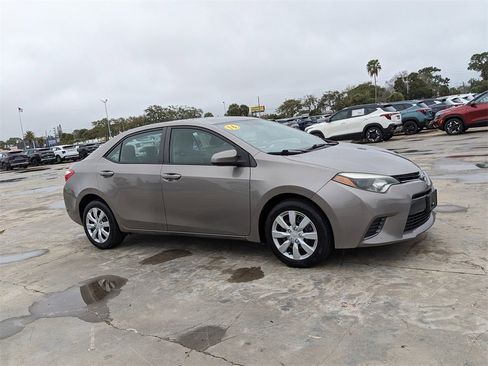 Used 2016 Toyota Corolla LE image 2
