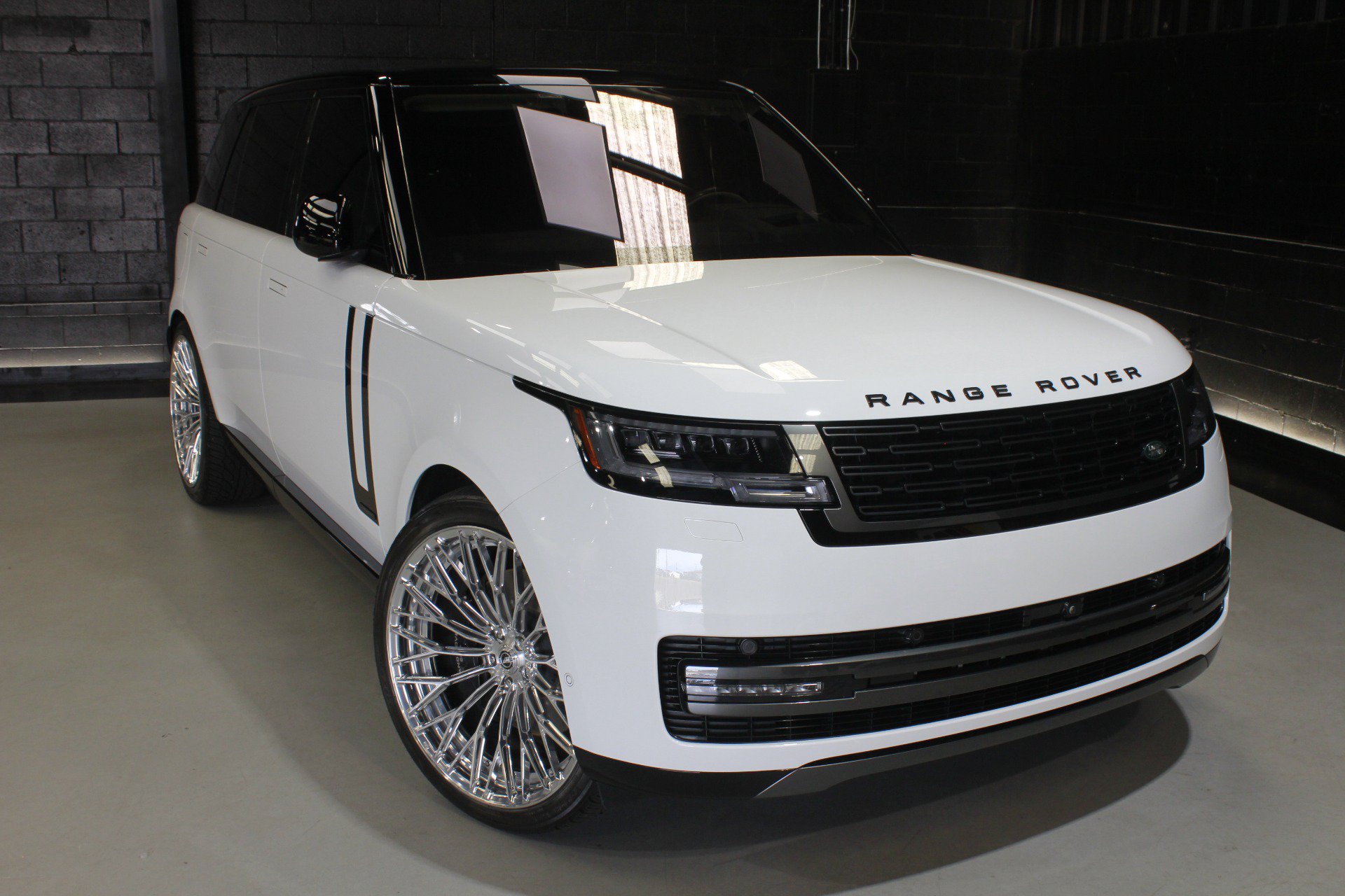 Used 2023 Land Rover Range Rover Long Wheelbase Autobiography AWD/4WD image 10