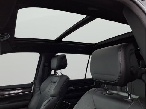 Used 2023 Jeep Wagoneer 4WD w/ Premium Group I image 16