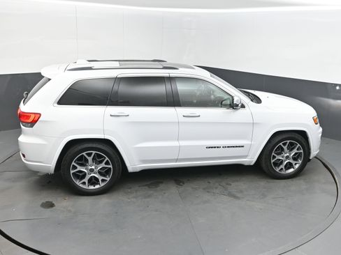 Used 2020 Jeep Grand Cherokee Overland AWD/4WD image 32