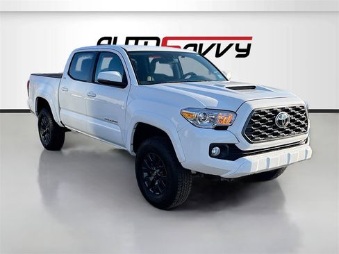 Used 2022 Toyota Tacoma SR5 w/ Technology Package image 1