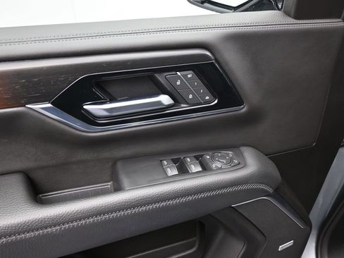 Used 2025 GMC Yukon XL Denali image 9