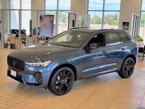 New 2026 Volvo XC60 T8 Ultra w/ Climate Package AWD/4WD image 3