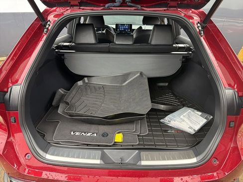 Used 2022 Toyota Venza XLE image 35