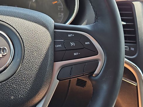 Used 2018 Jeep Grand Cherokee Limited AWD/4WD image 22
