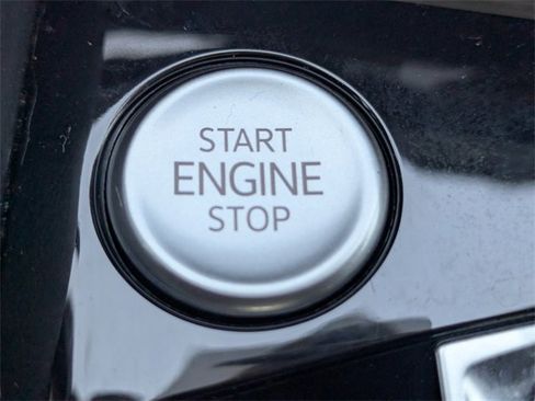 Certified 2024 Volkswagen Taos SE image 32