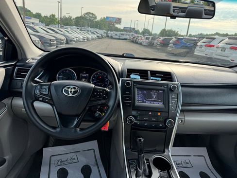 Used 2017 Toyota Camry LE image 17