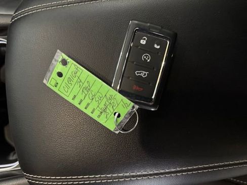 Used 2024 Jeep Grand Cherokee Limited w/ Luxury Tech Group II image 26