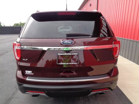 Used 2018 Ford Explorer XLT w/ Equipment Group 202A FWD image 6