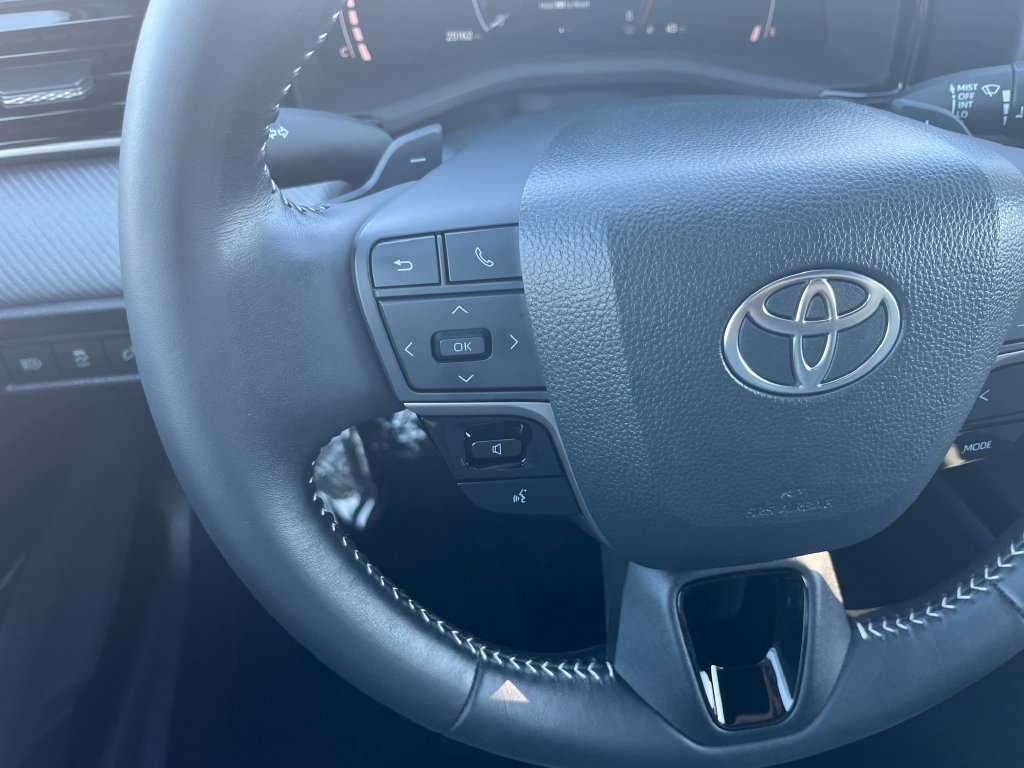 Used 2025 Toyota Camry SE w/ Convenience Package FWD image 32