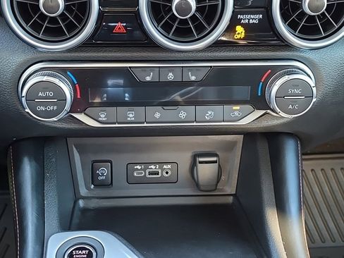 Used 2024 Nissan Sentra SR w/ SR Premium Package image 19