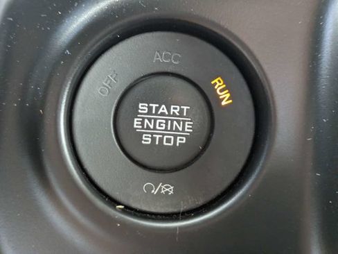 Used 2021 Jeep Gladiator Sport AWD/4WD image 31