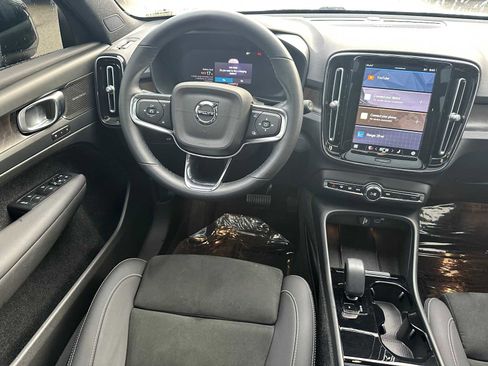 Certified 2023 Volvo XC40 Recharge Ultimate image 17