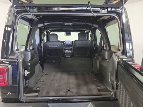 Used 2025 Jeep Wrangler Unlimited Rubicon AWD/4WD image 26