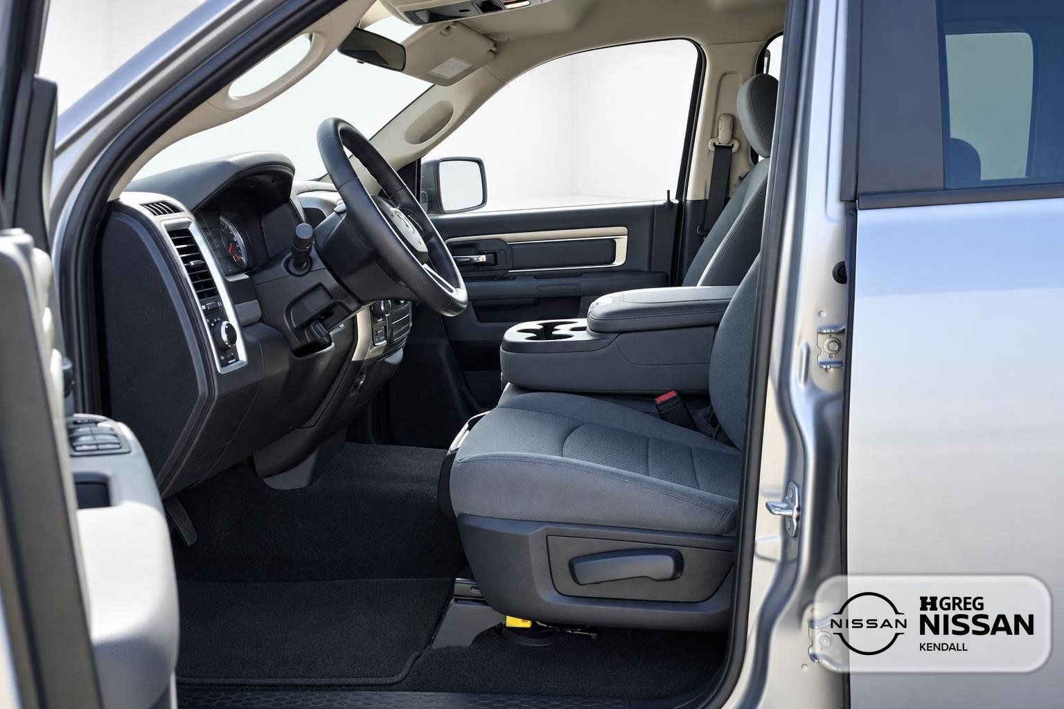 Used 2020 RAM 1500 Classic SLT AWD/4WD image 7