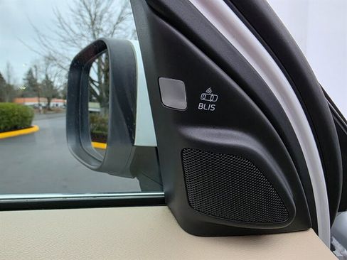 Used 2015 Volvo XC70 T6 Platinum w/ Protection Package image 44