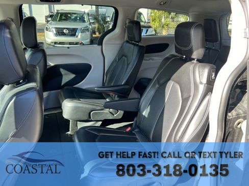 Used 2024 Chrysler Pacifica Touring-L FWD image 15