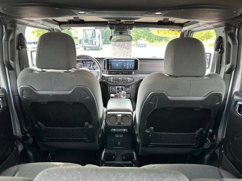 Used 2024 Jeep Wrangler Unlimited Rubicon AWD/4WD image 27