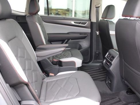 New 2026 Volkswagen Atlas Peak Edition AWD/4WD image 17