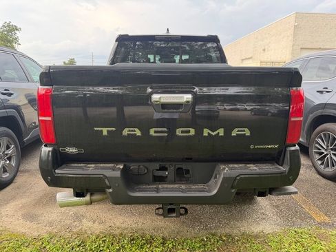 Used 2025 Toyota Tacoma Limited AWD/4WD image 4
