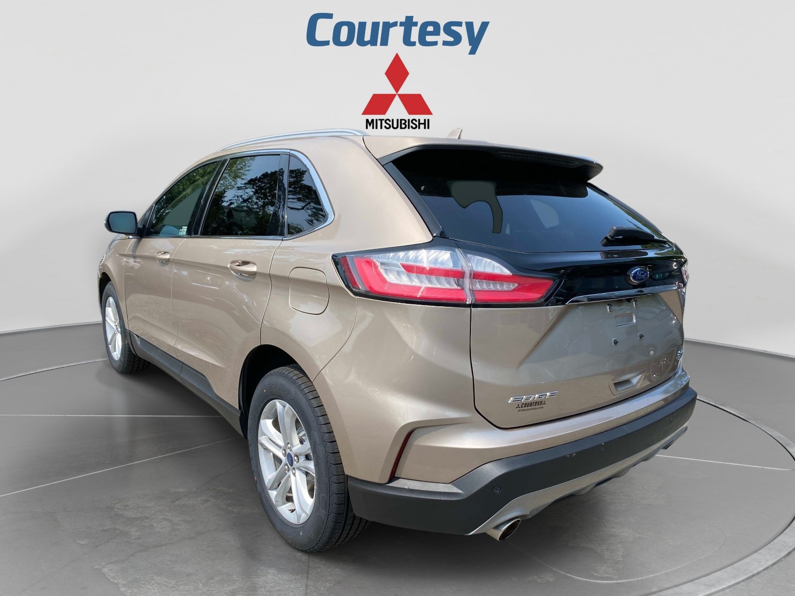 Used 2020 Ford Edge SEL w/ Cargo Accessory Package FWD image 3