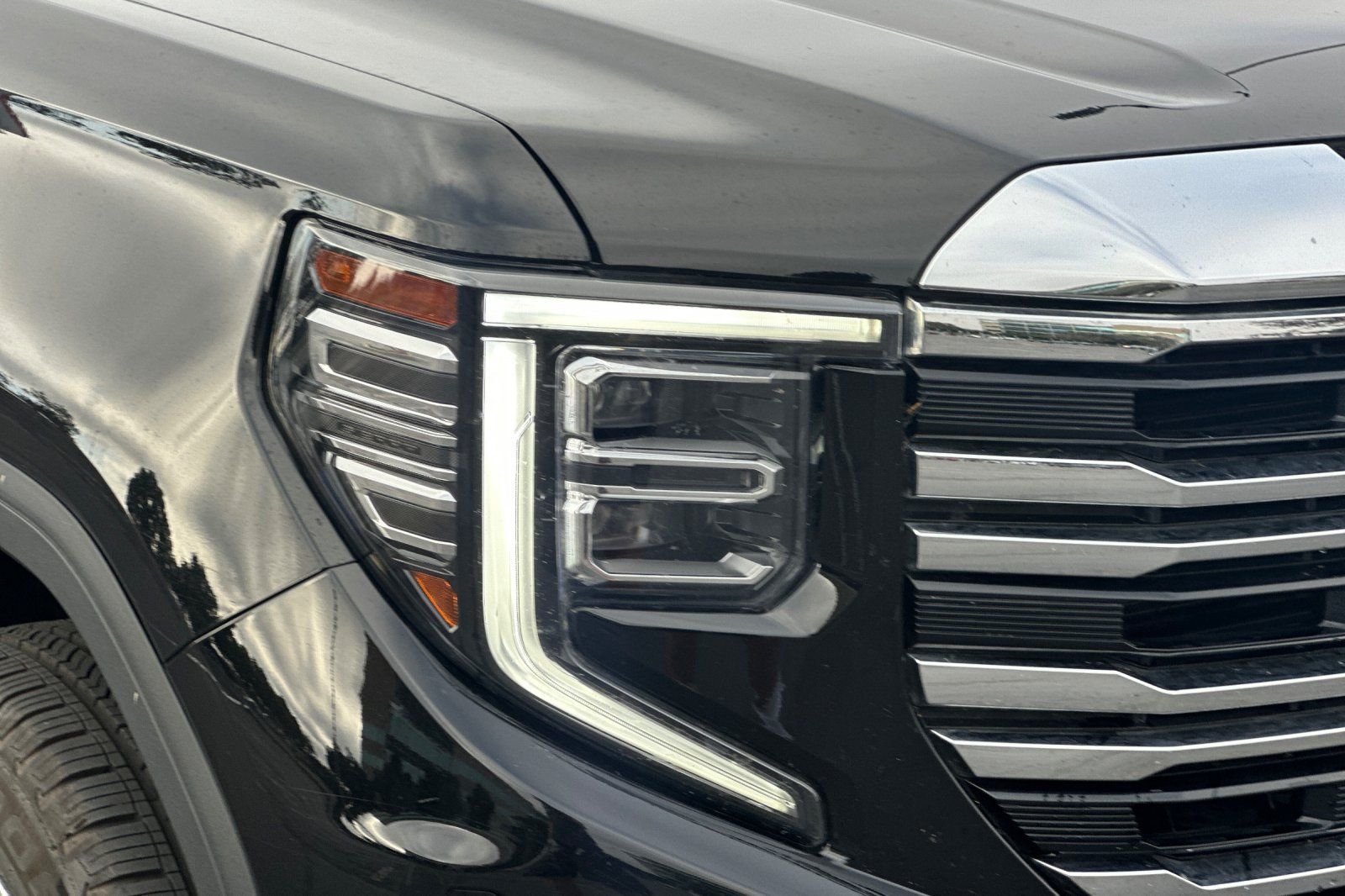 Used 2025 GMC Sierra 1500 SLT AWD/4WD image 44