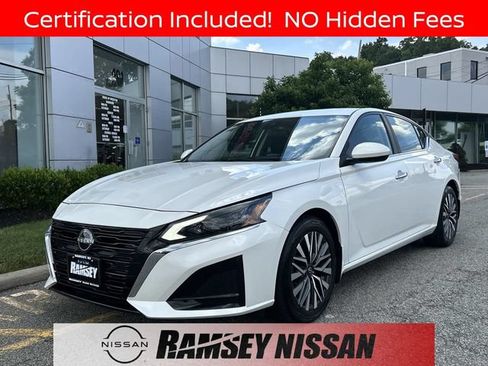 Certified 2023 Nissan Altima 2.5 SV FWD image 1
