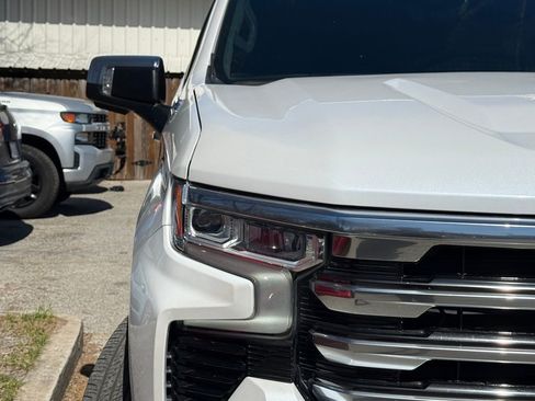 Used 2023 Chevrolet Silverado 1500 High Country w/ Technology Package image 3