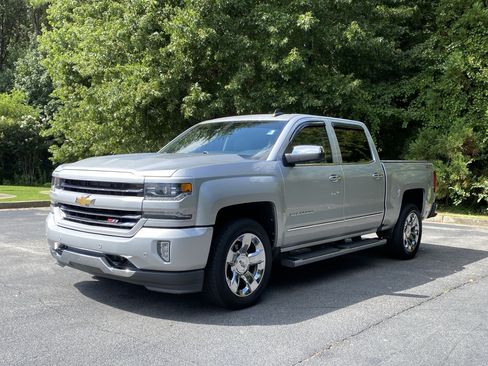 Used 2017 Chevrolet Silverado 1500 LTZ Z71 w/ LTZ Plus Package AWD/4WD image 5