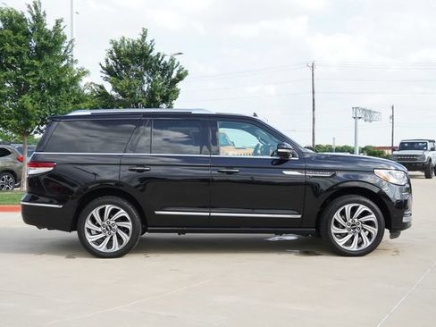 Used 2023 Lincoln Navigator Reserve AWD/4WD image 10