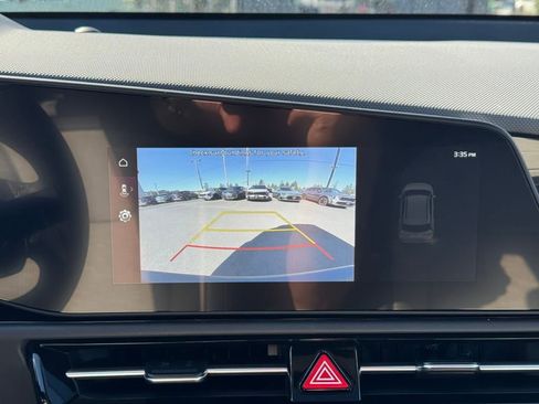 New 2025 Kia Niro SX Touring image 24