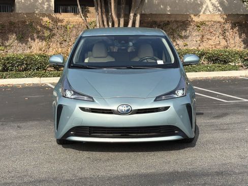 Used 2021 Toyota Prius L Eco image 2