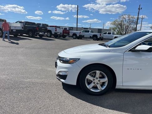 Used 2025 Chevrolet Malibu LS image 4